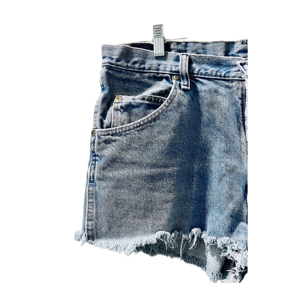 Wrangler Cutoff Denim Jeans Shorts Size 35" Waist Med Wash Full Zip Pocket Blue - Picture 2 of 4